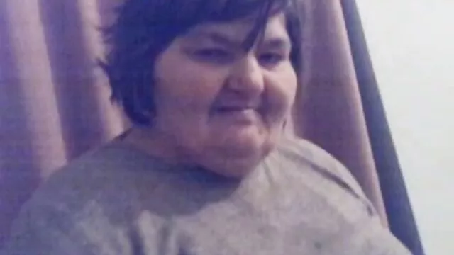 Spesies cersex tante bahenol gadis dalam celana hitam di studio