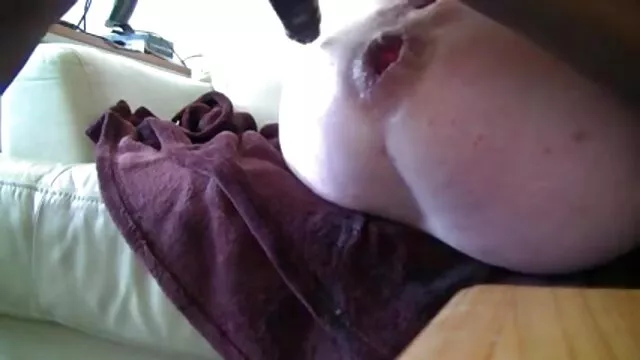 Dia menggoda turis, dan kemudian di dalam mobil. cerita hot tante yani