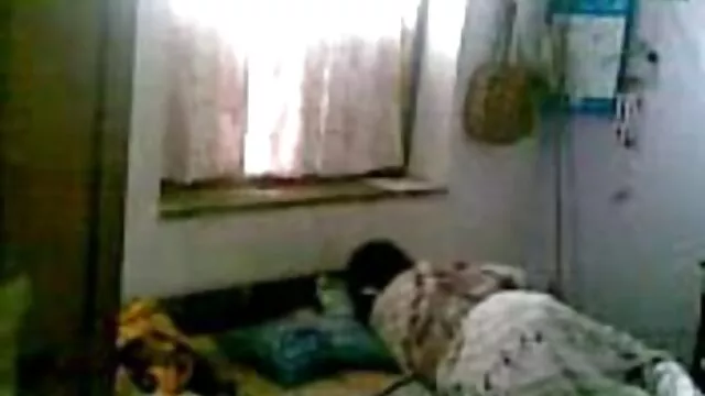 Suster Tiffany Dawson menyenangkan hubungannya dengan cerbok tante pantatnya.