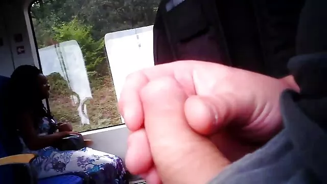 Dia ngentot, lalu dia buang air di bokongnya dengan Pelayan kamar mandinya, stoking. cerita seks dengan janda montok