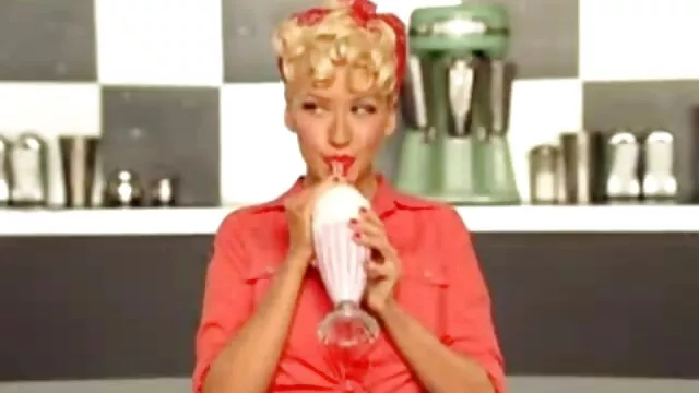 dia bermain dengan kucing berbulu cerita dewasa wanita kesepian