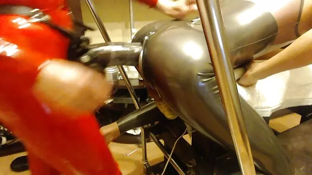 gadis-gadis menggunakan keledai untuk menakut-nakuti anak laki-laki dan gadis di depan cerita sex sedarah tante webcam.