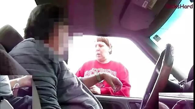 Dadcrush-Tertangkap cersex brondong Ibunya membuka baju di depan webcam