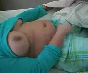 Blowjob besar cersex terbaru tante di atas meja di depan copro kamera video