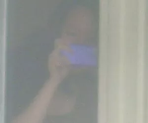 Emanuel telanjang cerita sek aku dan tante di kursi