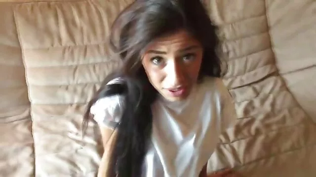 Dia mengunjungi ibunya cerita sex janda hot melihat