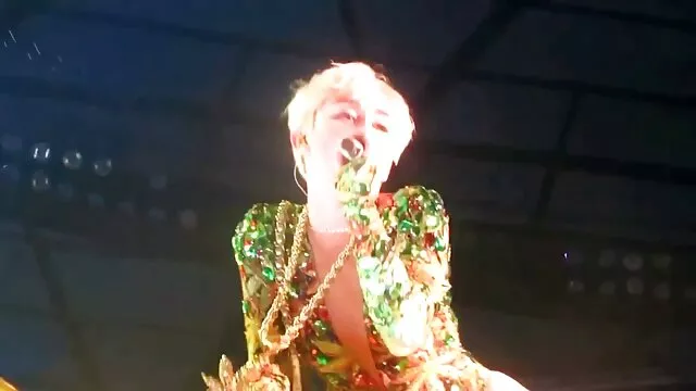 Wanita Eropa cerita hot tante bergambar memberikan Deep Throat