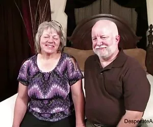 Gadis Euro cersex tante cantik di sofa