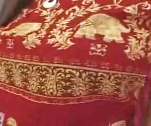 Gadis pendek itu duduk di penis pria cerita panas janda kesepian itu.